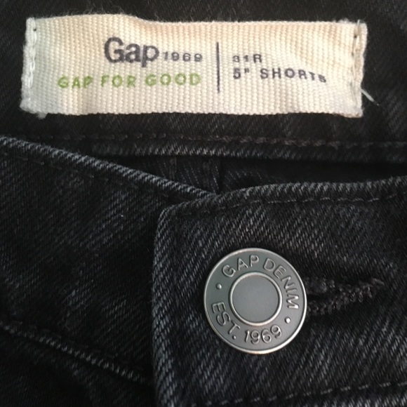 GAP 1969 distressed denim shorts - Picture 5 of 6